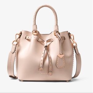Michael Kors 🦄 Blakey medium grommeted bucket bag